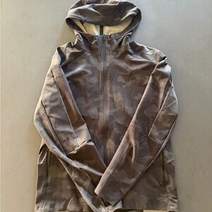 Lululemon Men's Green Camouflage Warp Hooded Jacket